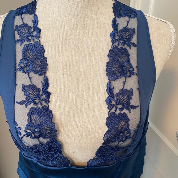 Le Perla Long Silk Nightgown - Picture 6 of 11